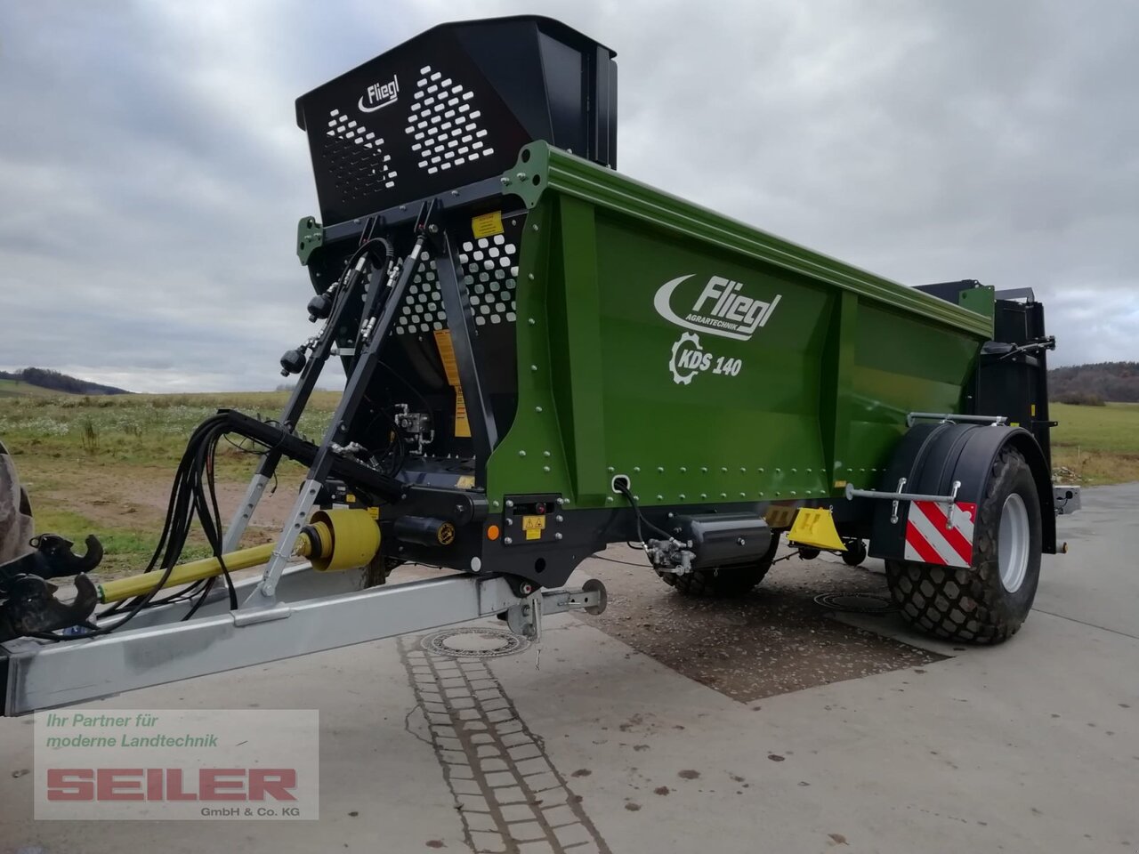Fliegl KDS 120 JUNIOR XL 12m³ - Epandeur à fumier: photos 1 Fliegl KDS 120 JUNIOR XL 12m³ - Epandeur à fumier: photos 1