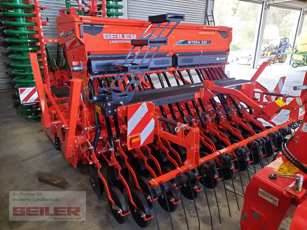 Kuhn HR 304 + Sitera 330-20E - Combiné de semis: photos 2 Kuhn HR 304 + Sitera 330-20E - Combiné de semis: photos 2
