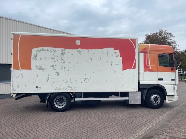 DAF XF 95.380 Euro 2 Manual-Gear - Camion fourgon: photos 2 DAF XF 95.380 Euro 2 Manual-Gear - Camion fourgon: photos 2