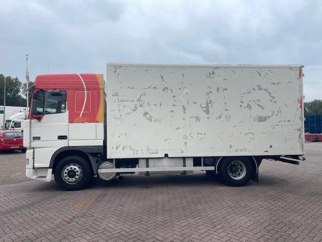 DAF XF 95.380 Euro 2 Manual-Gear - Camion fourgon: photos 3 DAF XF 95.380 Euro 2 Manual-Gear - Camion fourgon: photos 3