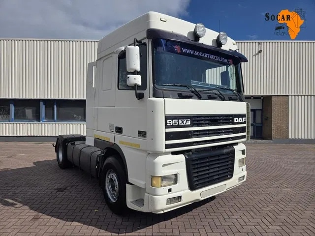 DAF XF 95.430 Manual gear Euro 3 - Tracteur routier: photos 1 DAF XF 95.430 Manual gear Euro 3 - Tracteur routier: photos 1
