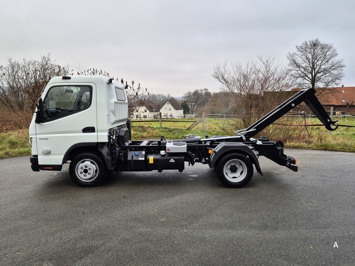 FUSO 3C15 Duonic Aut.City Abrollkipper AHK 3.5T sofor - Camion ampliroll: photos 3 FUSO 3C15 Duonic Aut.City Abrollkipper AHK 3.5T sofor - Camion ampliroll: photos 3