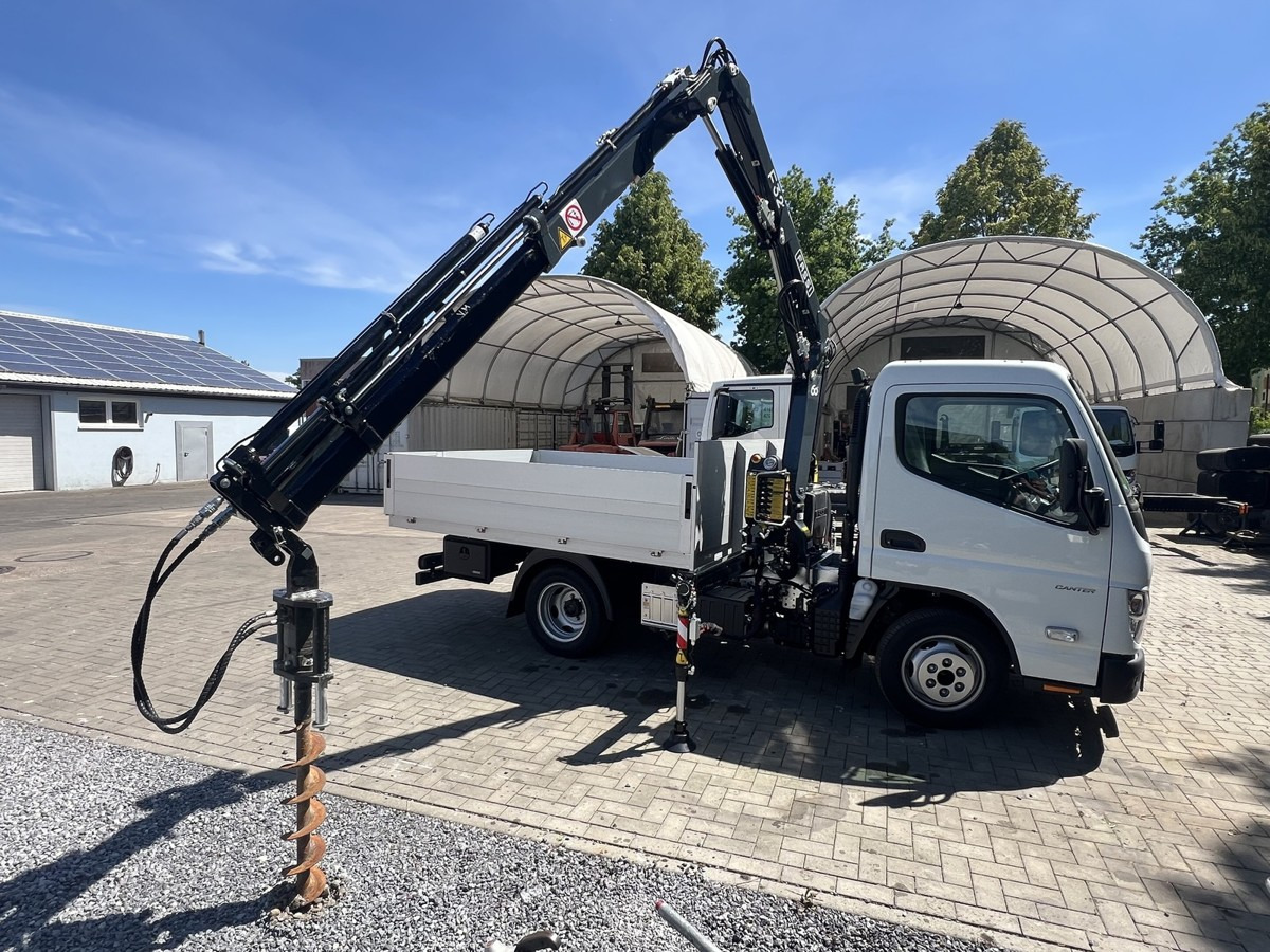 FUSO 3S15 Alu Pritsche 2.80m Ladekran Bohrgerät - Utilitaire plateau: photos 1 FUSO 3S15 Alu Pritsche 2.80m Ladekran Bohrgerät - Utilitaire plateau: photos 1