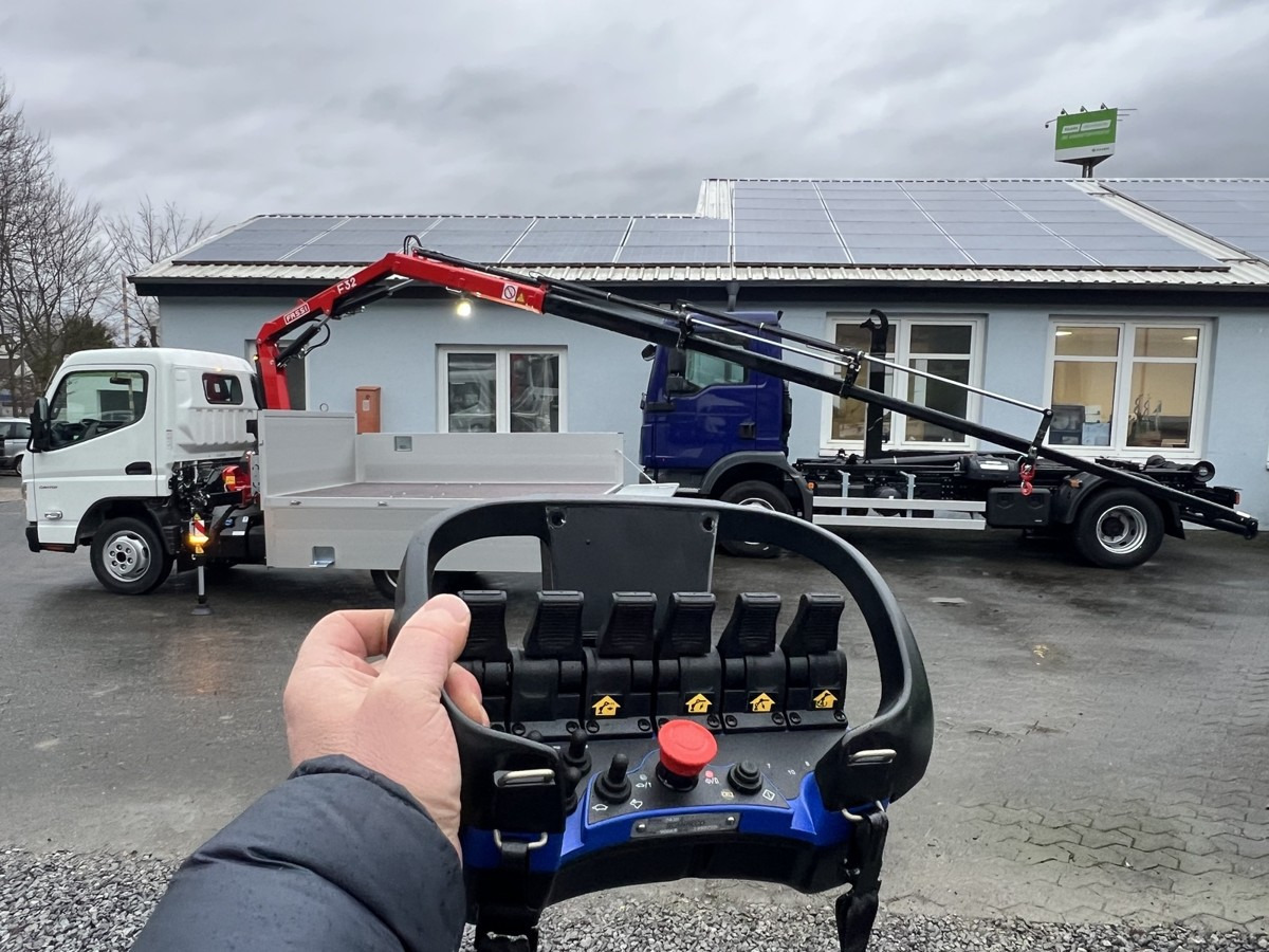 FUSO 3S15 Alu Pritsche 2.80m Ladekran Funk! - Utilitaire plateau: photos 2 FUSO 3S15 Alu Pritsche 2.80m Ladekran Funk! - Utilitaire plateau: photos 2