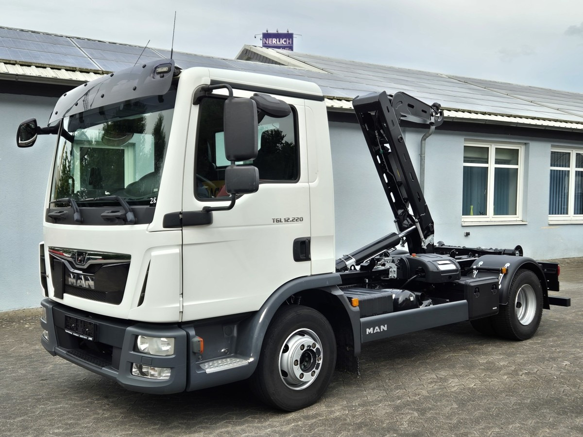 MAN TGL 12.220 BL City Abrollkipper 2x AHK Euro 6 - Camion ampliroll: photos 1 MAN TGL 12.220 BL City Abrollkipper 2x AHK Euro 6 - Camion ampliroll: photos 1
