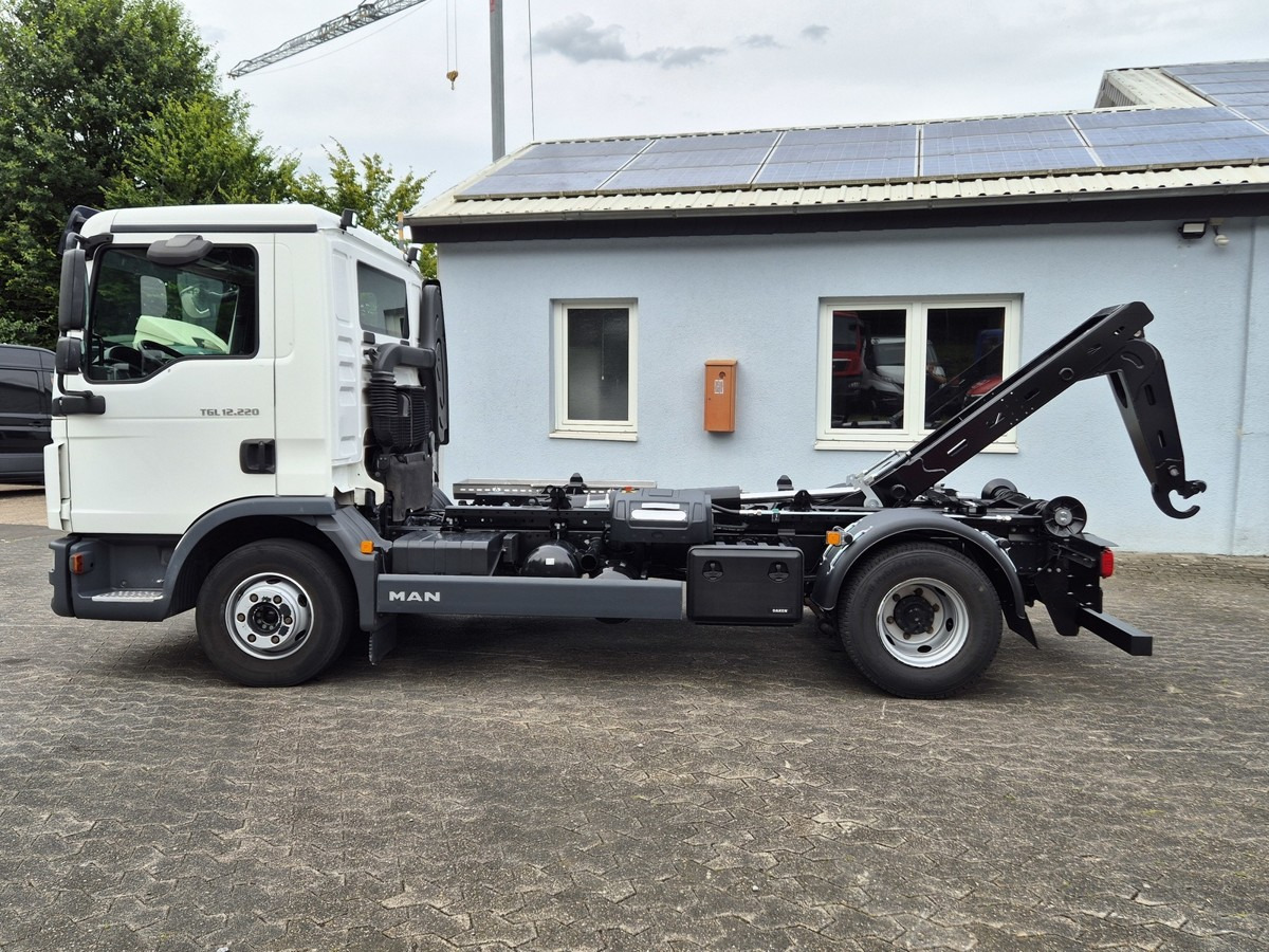 MAN TGL 12.220 BL City Abrollkipper 2x AHK Euro 6 - Camion ampliroll: photos 4 MAN TGL 12.220 BL City Abrollkipper 2x AHK Euro 6 - Camion ampliroll: photos 4