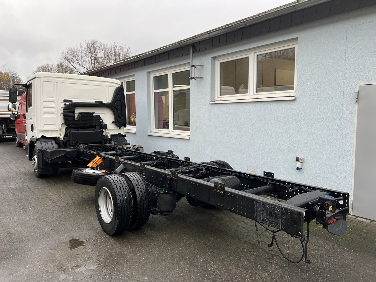 MAN TGL 8.190 BL RS 4200 AHK/Luft neuwertig! - Châssis cabine: photos 3 MAN TGL 8.190 BL RS 4200 AHK/Luft neuwertig! - Châssis cabine: photos 3