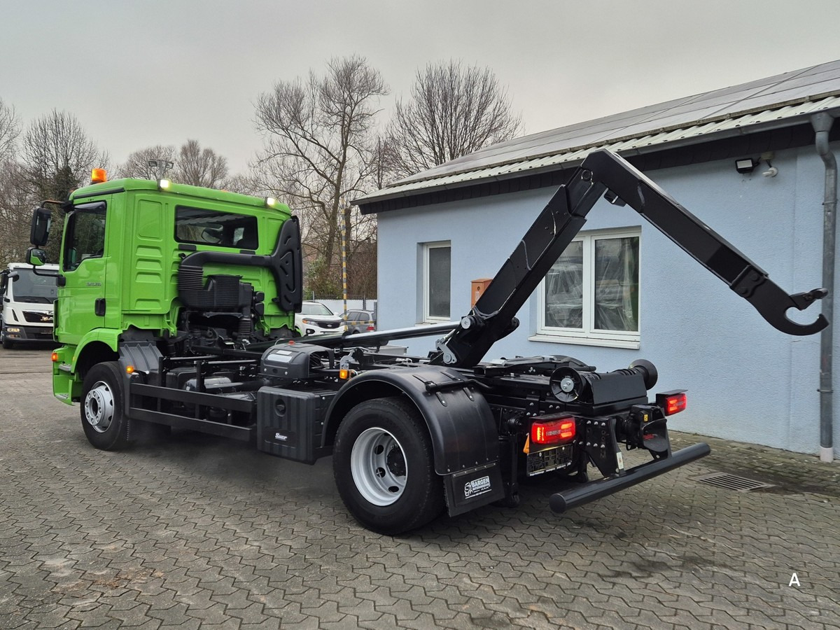 MAN TGM 15.290 BL Aut. Abrollkipper AHK - Camion ampliroll: photos 2 MAN TGM 15.290 BL Aut. Abrollkipper AHK - Camion ampliroll: photos 2