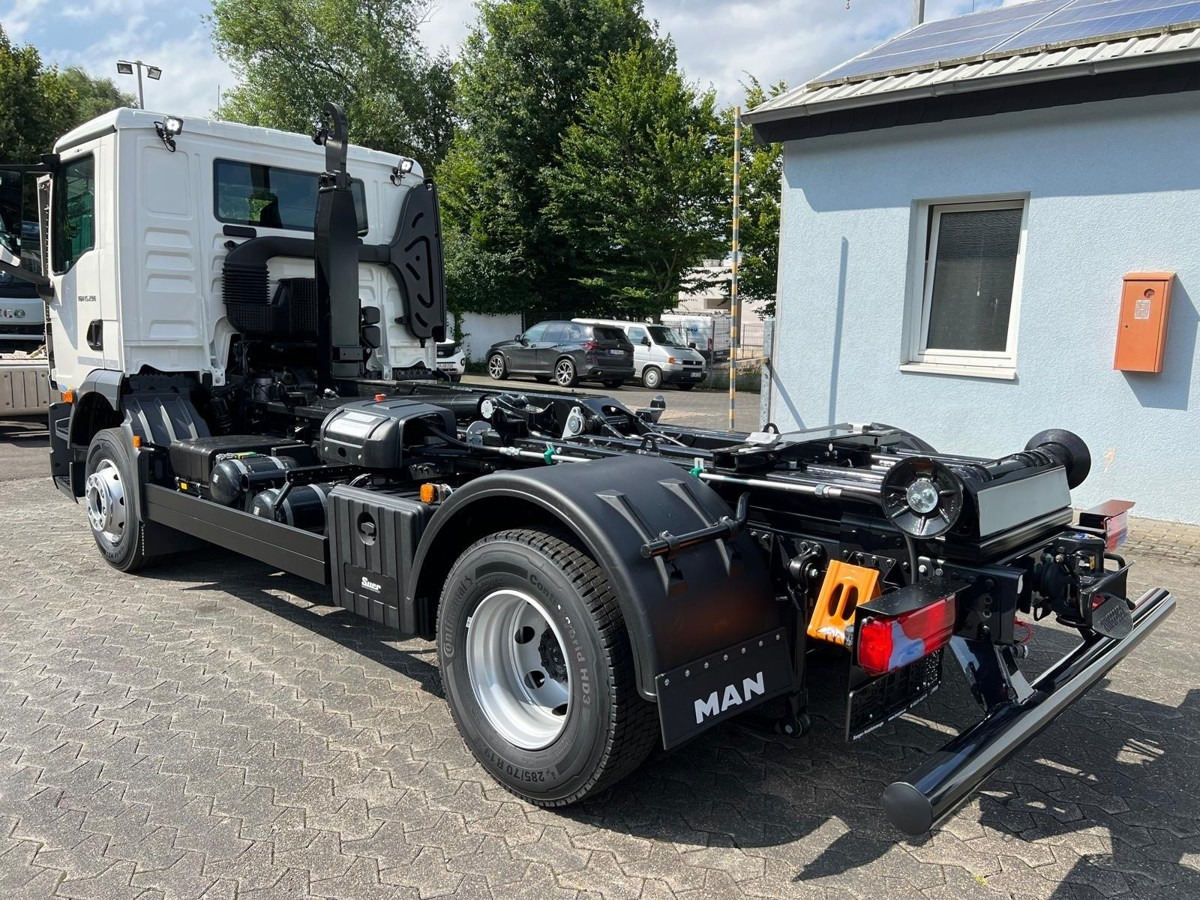 MAN TGM 15.290 BL Aut. Abrollkipper AHK - Camion ampliroll: photos 4 MAN TGM 15.290 BL Aut. Abrollkipper AHK - Camion ampliroll: photos 4