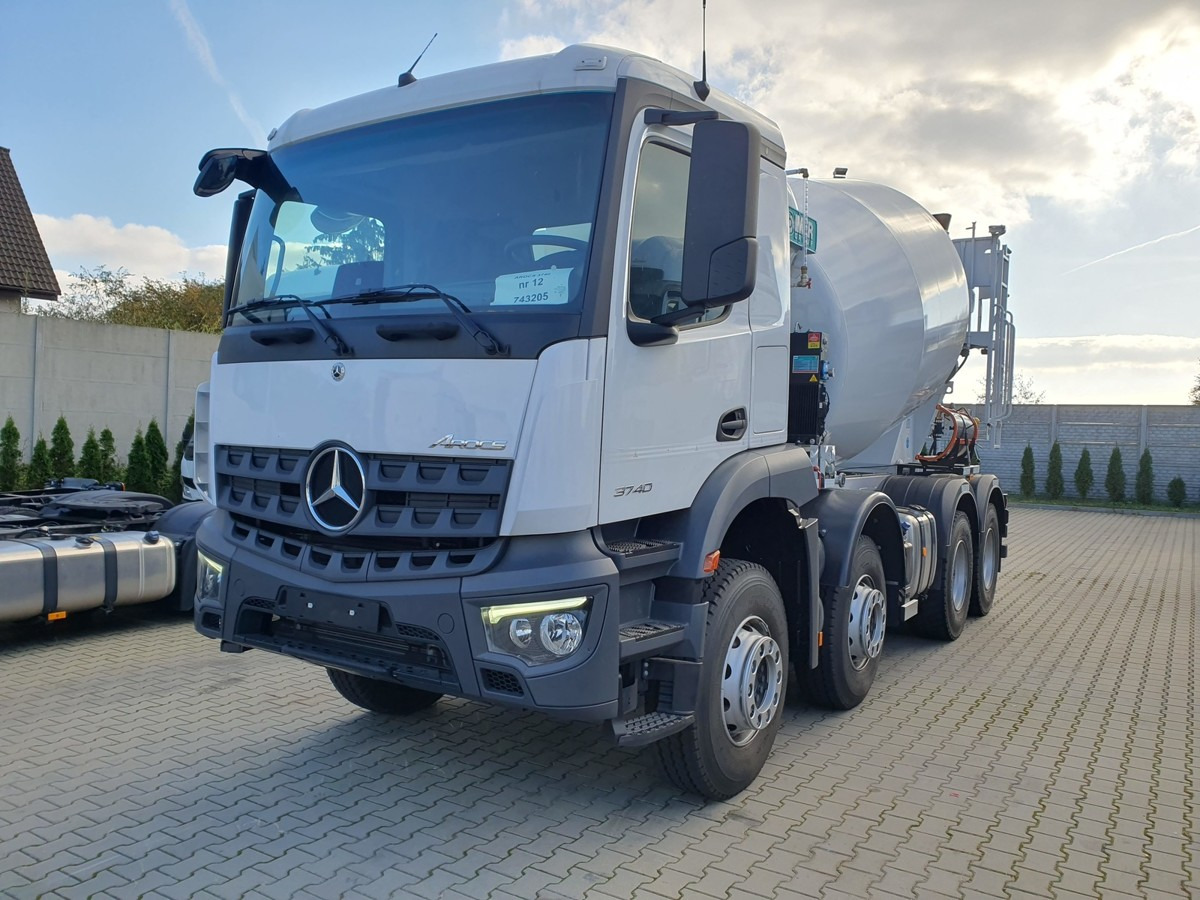 MERCEDES-BENZ Arocs 3740 8x4 Betonmischer IMER ORU LT105 H 10m - Camion malaxeur: photos 1 MERCEDES-BENZ Arocs 3740 8x4 Betonmischer IMER ORU LT105 H 10m - Camion malaxeur: photos 1