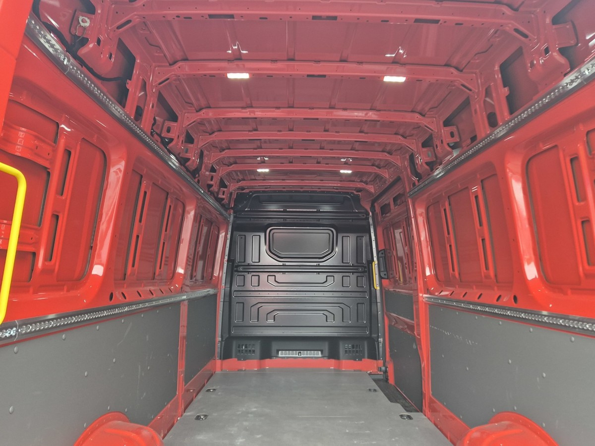 Fourgon utilitaire VW Crafter 35 Maxi L4H3 1Hand PDC Kamera: photos 10 Fourgon utilitaire VW Crafter 35 Maxi L4H3 1Hand PDC Kamera: photos 10