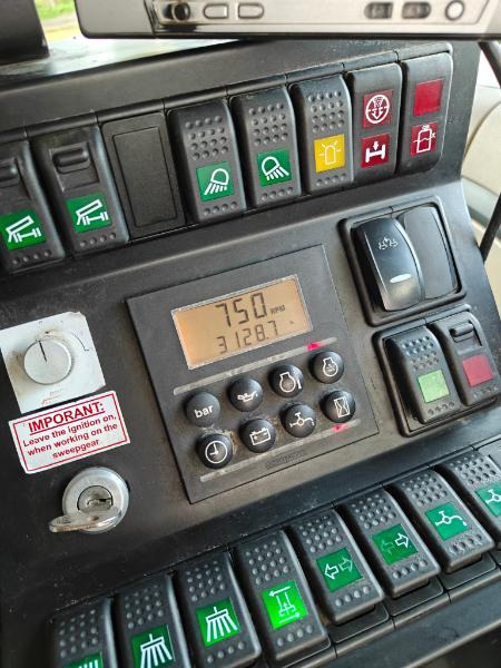 Brock SL280/2 MB Actros 1833 - Balayeuse de voirie: photos 5 Brock SL280/2 MB Actros 1833 - Balayeuse de voirie: photos 5