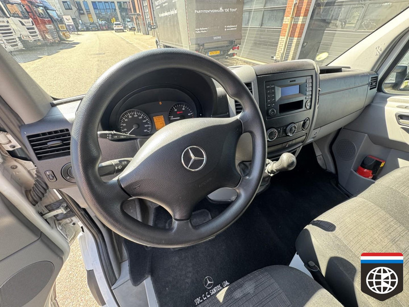 Fourgon grand volume Mercedes-Benz Sprinter 316 CDI 1000kg load capacity - box - tailf lift: photos 10 Fourgon grand volume Mercedes-Benz Sprinter 316 CDI 1000kg load capacity - box - tailf lift: photos 10
