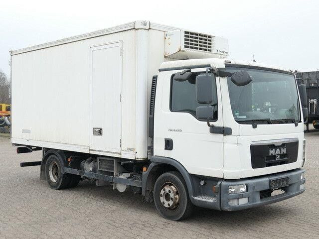 MAN 8.220 TGL BL 4x2, Thermo King, 3. Sitz, 5m lang - Camion frigorifique: photos 4 MAN 8.220 TGL BL 4x2, Thermo King, 3. Sitz, 5m lang - Camion frigorifique: photos 4