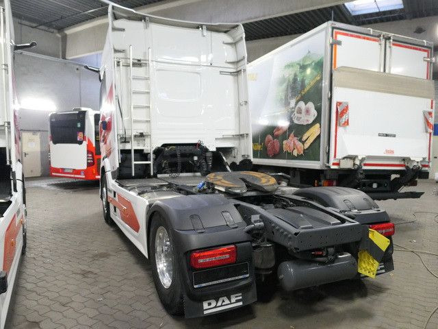 DAF XG 530 FT 4x2, Hydr., Klima, Alu-Felgen,Intarder - Tracteur routier: photos 3 DAF XG 530 FT 4x2, Hydr., Klima, Alu-Felgen,Intarder - Tracteur routier: photos 3