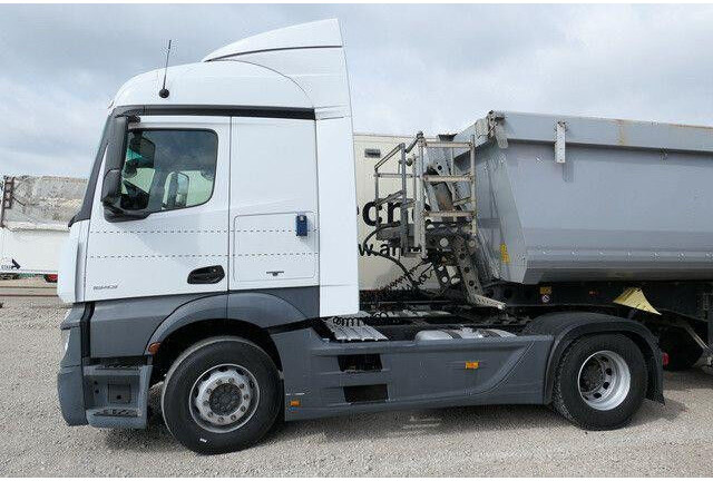 Mercedes-Benz 1843 LS Actros, MP4, Retarder, 2x Tank, Spoiler - Tracteur routier: photos 2 Mercedes-Benz 1843 LS Actros, MP4, Retarder, 2x Tank, Spoiler - Tracteur routier: photos 2