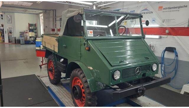 Unimog Unimog 401/Restauriert - Utilitaire plateau: photos 3 Unimog Unimog 401/Restauriert - Utilitaire plateau: photos 3