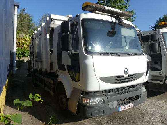 REF:1387 - Camion poubelle Renault Midlum 270DXI (2011-189.728 km) - Benne à ordures ménagères: photos 2 REF:1387 - Camion poubelle Renault Midlum 270DXI (2011-189.728 km) - Benne à ordures ménagères: photos 2