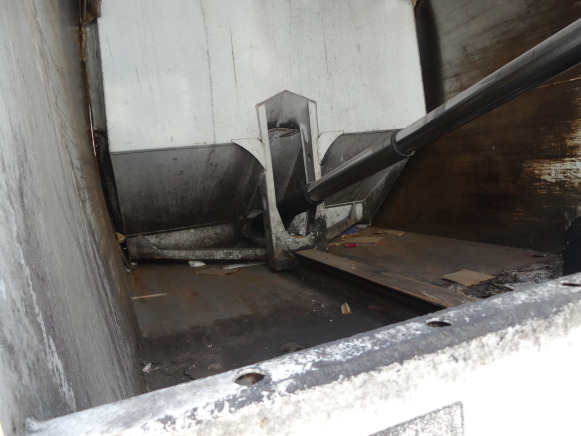 REF:1434 - Camion poubelle (pour pièces) Renault Access (2013-204.150 km) - Benne à ordures ménagères: photos 5 REF:1434 - Camion poubelle (pour pièces) Renault Access (2013-204.150 km) - Benne à ordures ménagères: photos 5