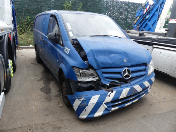 REF:7839 - Voiture accidentée Mercedes-Benz - Voiture: photos 2 REF:7839 - Voiture accidentée Mercedes-Benz - Voiture: photos 2