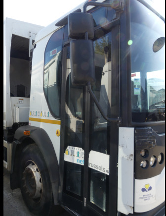 REF:8443 - Camion poubelle Renault Access (2013-128.985 km) - Benne à ordures ménagères: photos 4 REF:8443 - Camion poubelle Renault Access (2013-128.985 km) - Benne à ordures ménagères: photos 4