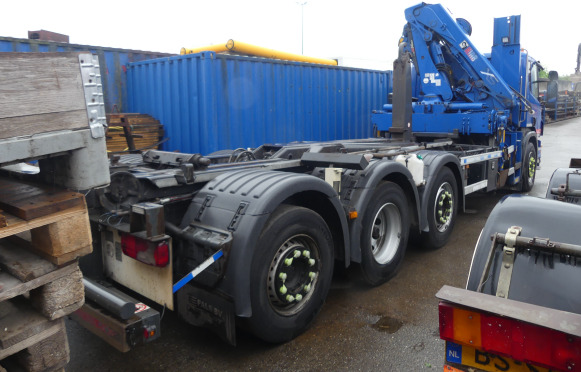 REF:BZ-RD-89 - Camion porte container avec grue Scania P360 B 8X2/*6 (2011-759.907 km) - Camion porte-conteneur/ Caisse mobile: photos 3 REF:BZ-RD-89 - Camion porte container avec grue Scania P360 B 8X2/*6 (2011-759.907 km) - Camion porte-conteneur/ Caisse mobile: photos 3