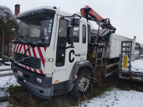 REF:Imat : PLI988 - Camion benne + grue auxiliaire Volvo FLE6E 19.0 (2004-216.733 km) - Camion benne, Camion grue: photos 1 REF:Imat : PLI988 - Camion benne + grue auxiliaire Volvo FLE6E 19.0 (2004-216.733 km) - Camion benne, Camion grue: photos 1