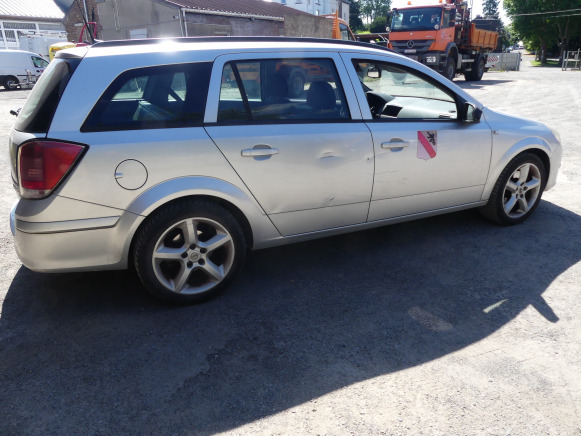 REF:TRF008 - Voiture Opel Astra break (2005-158.167 km) - Voiture: photos 5 REF:TRF008 - Voiture Opel Astra break (2005-158.167 km) - Voiture: photos 5