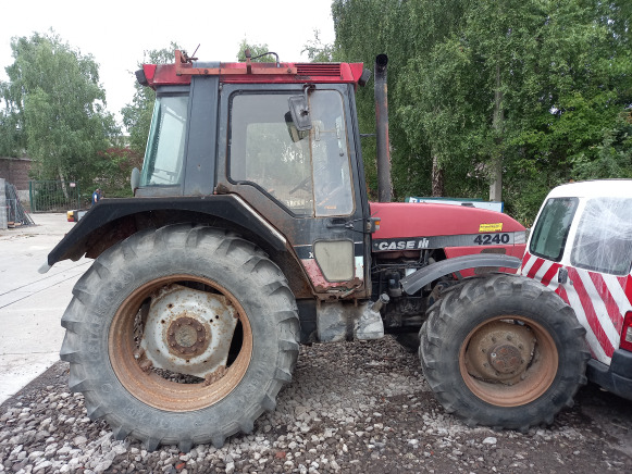 Tracteur agricole Tracteur Case International 4240XLA: photos 1