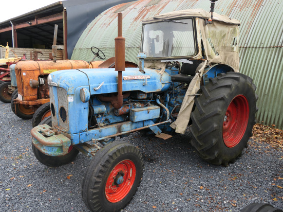 Tracteur agricole + treuil Ford Super Major - Tracteur agricole: photos 1 Tracteur agricole + treuil Ford Super Major - Tracteur agricole: photos 1