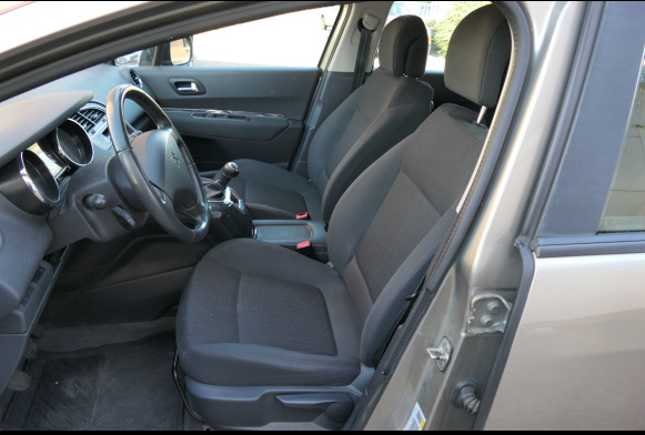Voiture Peugeot 5008 (2013-165.686 km) - Voiture: photos 5 Voiture Peugeot 5008 (2013-165.686 km) - Voiture: photos 5