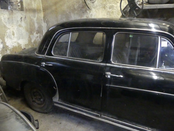 Voiture ancêtre Mercedes-Benz 220S Poton - Voiture: photos 5 Voiture ancêtre Mercedes-Benz 220S Poton - Voiture: photos 5