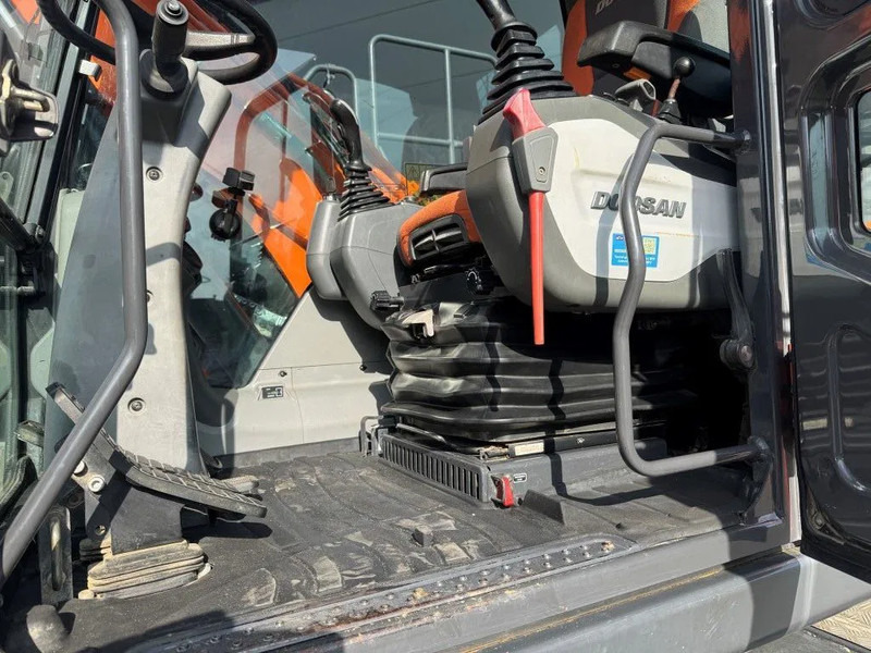 Pelle sur pneus Doosan DX140-5 2018: photos 17
