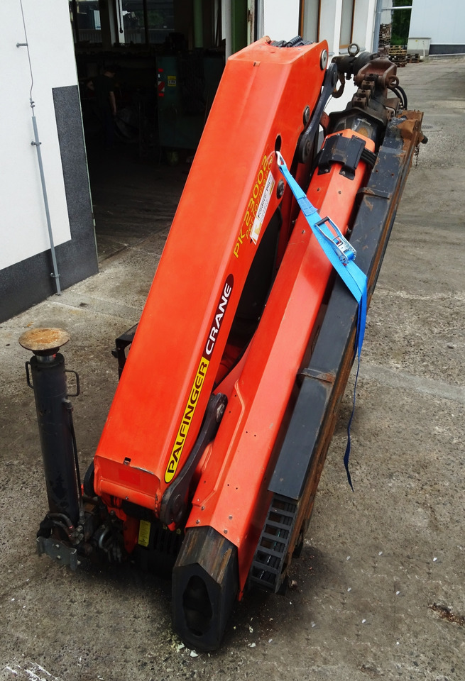 PALFINGER PK 23002 D crane, remote control, extra functions, Ladekran, Kran, gru - Grue auxiliaire: photos 2 PALFINGER PK 23002 D crane, remote control, extra functions, Ladekran, Kran, gru - Grue auxiliaire: photos 2