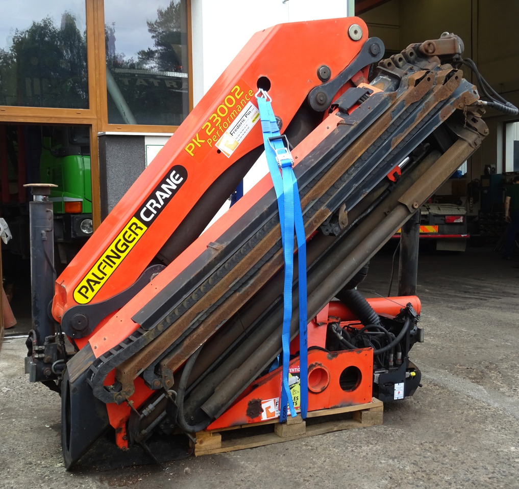 PALFINGER PK 23002 D crane, remote control, extra functions, Ladekran, Kran, gru - Grue auxiliaire: photos 3 PALFINGER PK 23002 D crane, remote control, extra functions, Ladekran, Kran, gru - Grue auxiliaire: photos 3