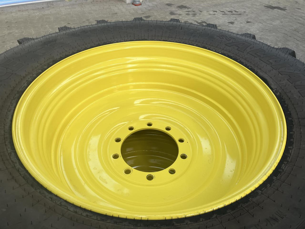 Alliance 520/85R38 - Pneu pour Machine agricole: photos 5 Alliance 520/85R38 - Pneu pour Machine agricole: photos 5