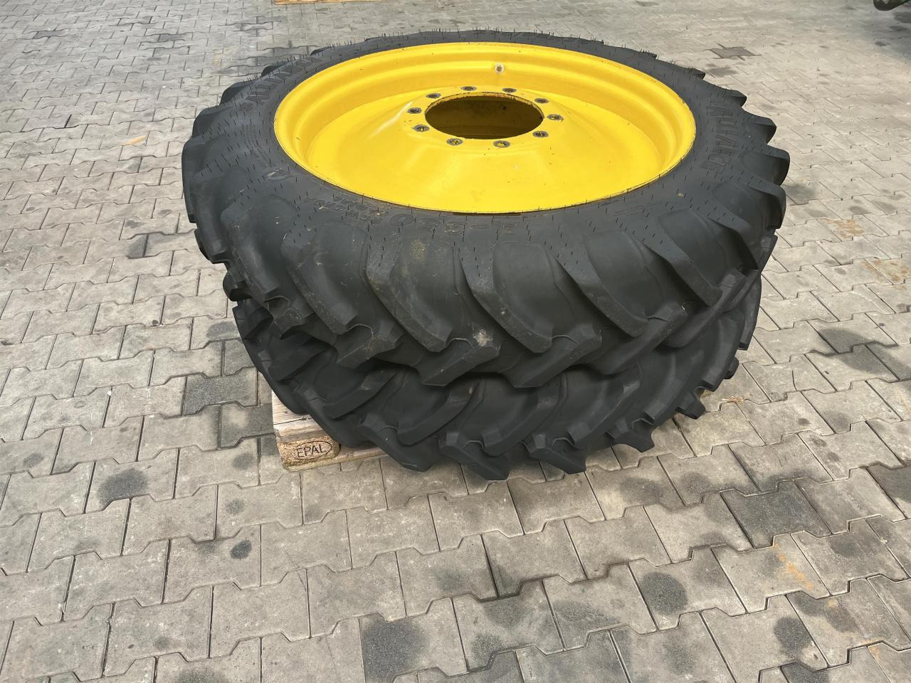 BKT 270/95R36 BKT - Pneu pour Machine agricole: photos 1 BKT 270/95R36 BKT - Pneu pour Machine agricole: photos 1