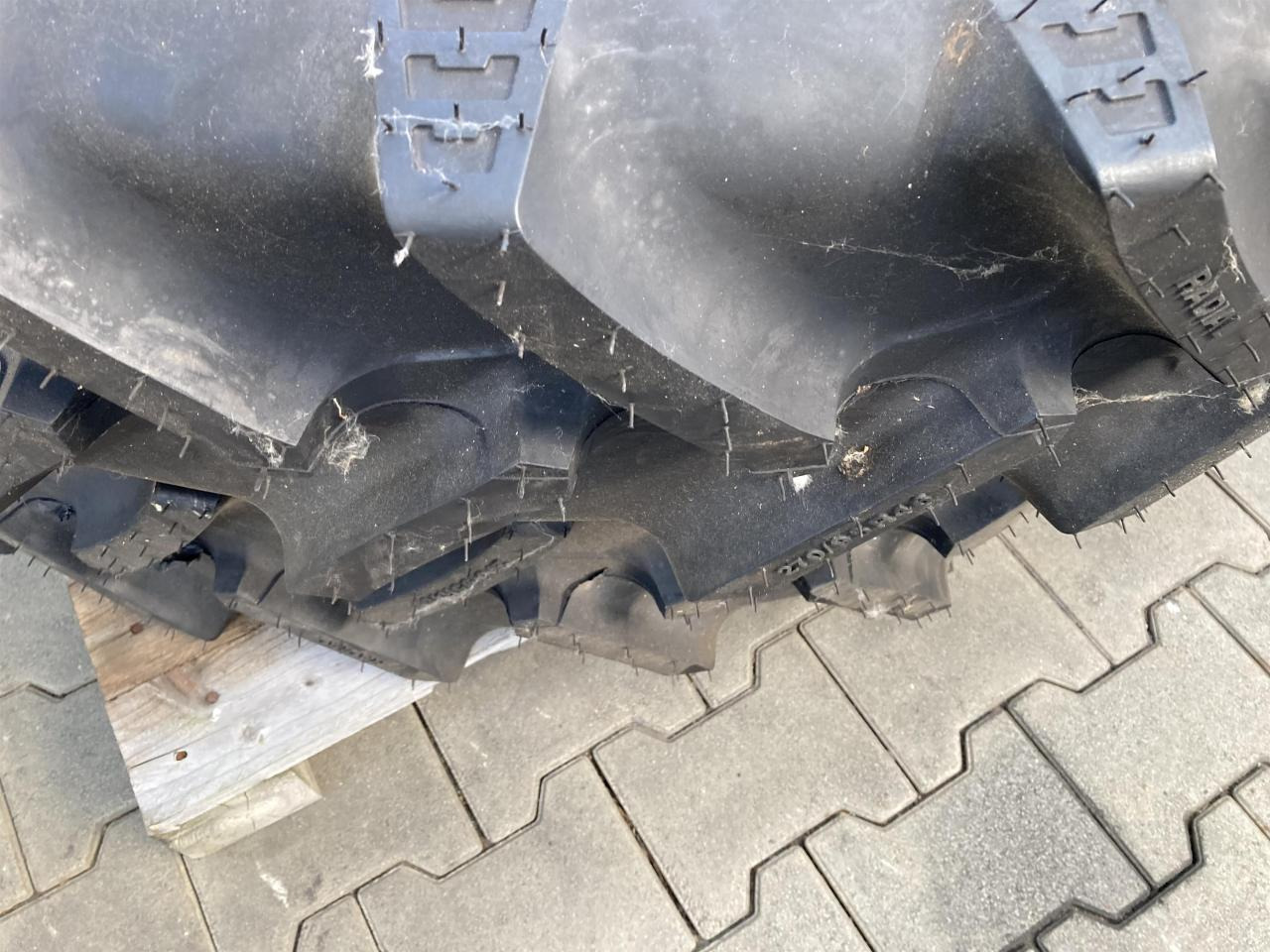 BKT 270/95R46 - Pneu pour Machine agricole: photos 3 BKT 270/95R46 - Pneu pour Machine agricole: photos 3