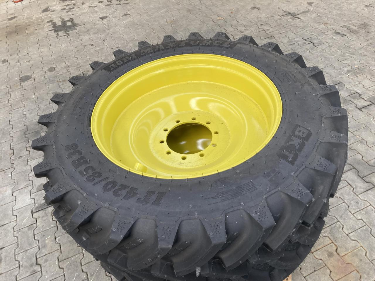 BKT 420/85R38 - Pneu pour Machine agricole: photos 3 BKT 420/85R38 - Pneu pour Machine agricole: photos 3