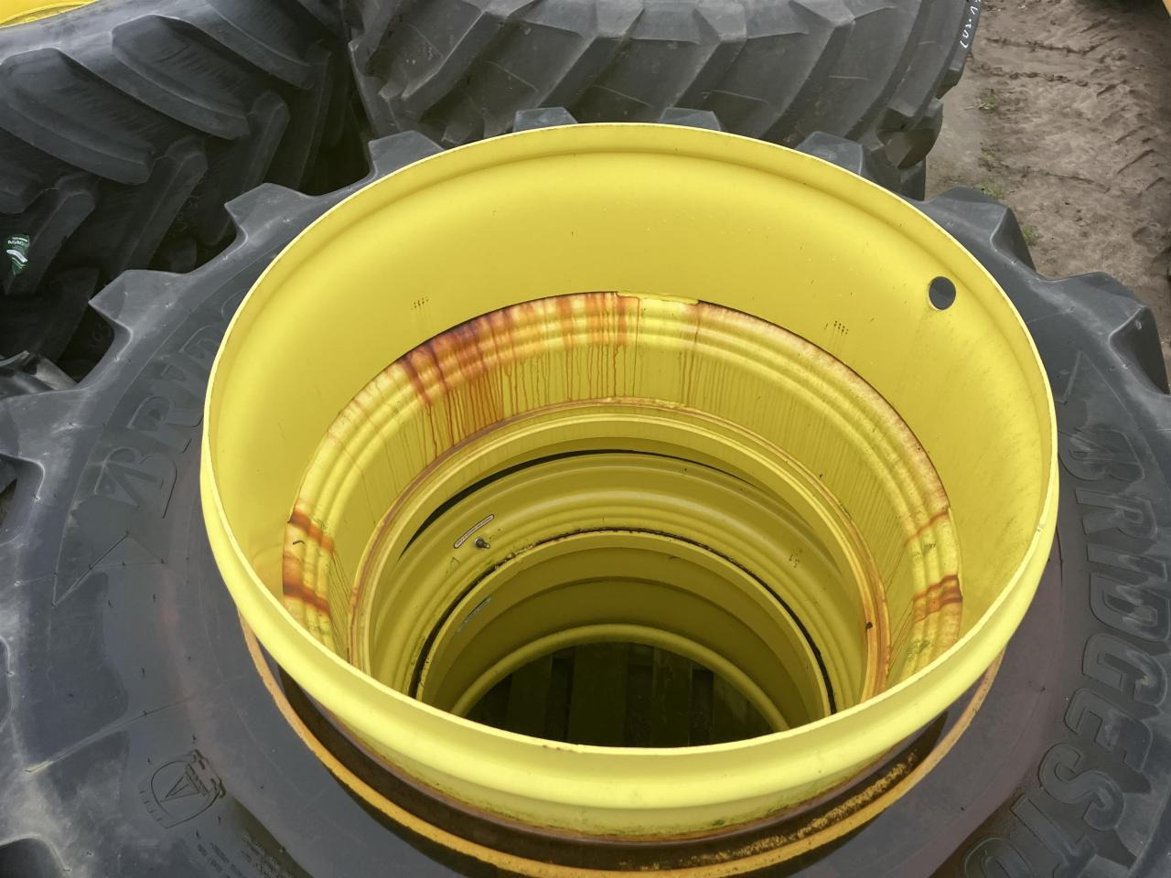 Bridgestone 600/65R34 - Pneu pour Machine agricole: photos 3 Bridgestone 600/65R34 - Pneu pour Machine agricole: photos 3