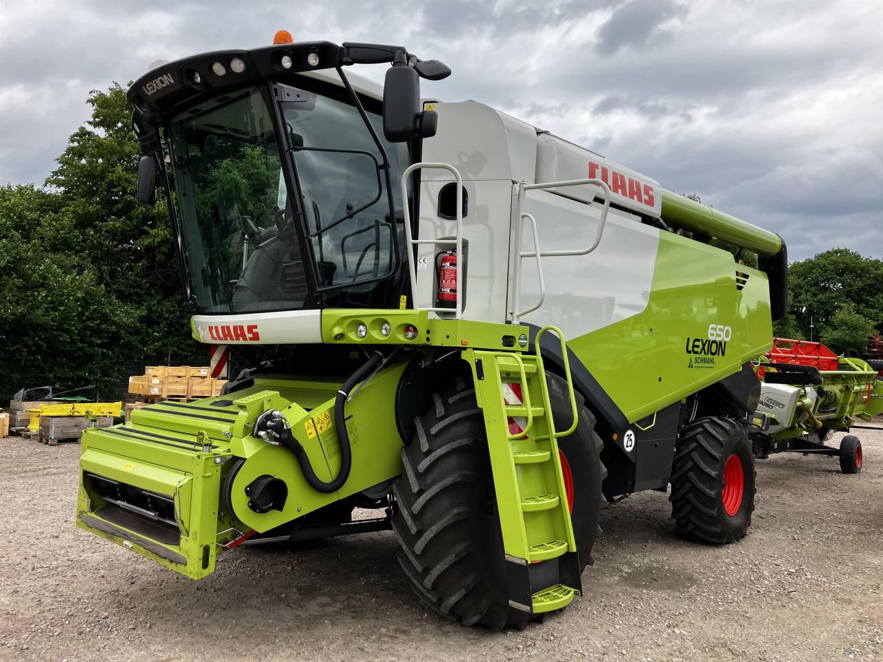 CLAAS Lexion 650 - Moissonneuse-batteuse: photos 1 CLAAS Lexion 650 - Moissonneuse-batteuse: photos 1