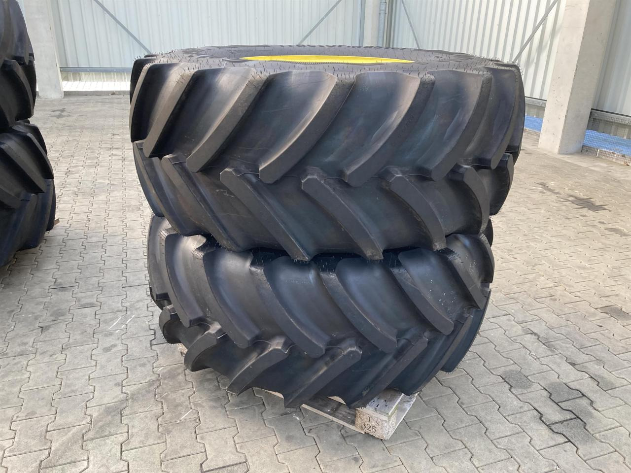 Continental 600/70R30 - Pneu pour Machine agricole: photos 1 Continental 600/70R30 - Pneu pour Machine agricole: photos 1
