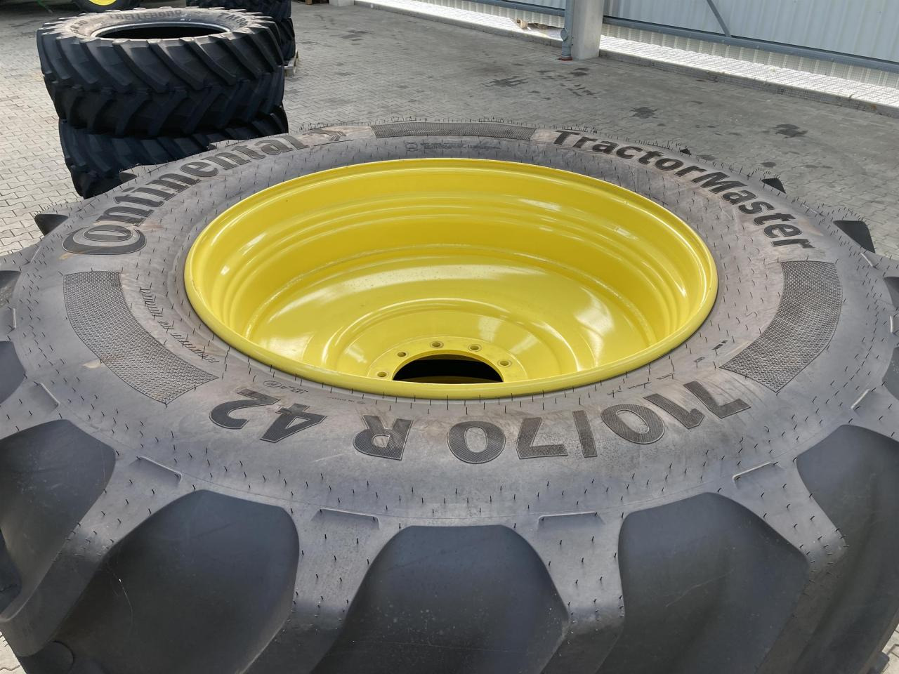 Continental 710/70R42 - Pneu pour Machine agricole: photos 3 Continental 710/70R42 - Pneu pour Machine agricole: photos 3