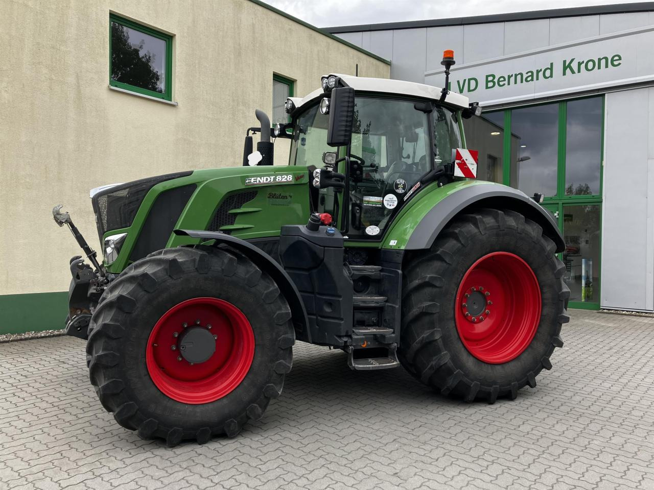 Fendt 828 Vario Profi Plus - Tracteur agricole: photos 1 Fendt 828 Vario Profi Plus - Tracteur agricole: photos 1