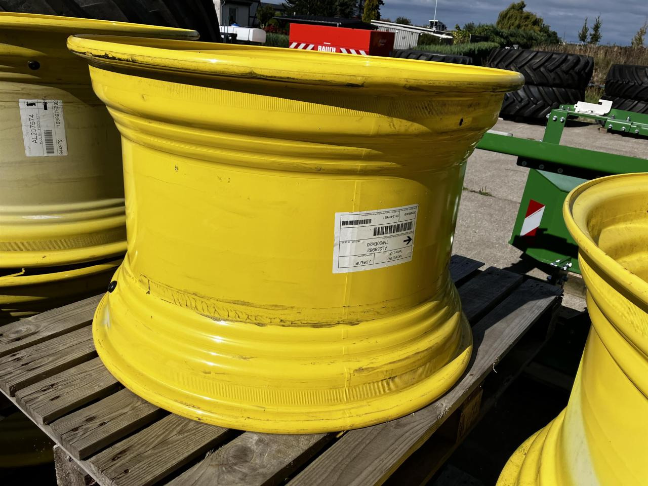 John Deere 20x30 - Pneu pour Machine agricole: photos 1 John Deere 20x30 - Pneu pour Machine agricole: photos 1