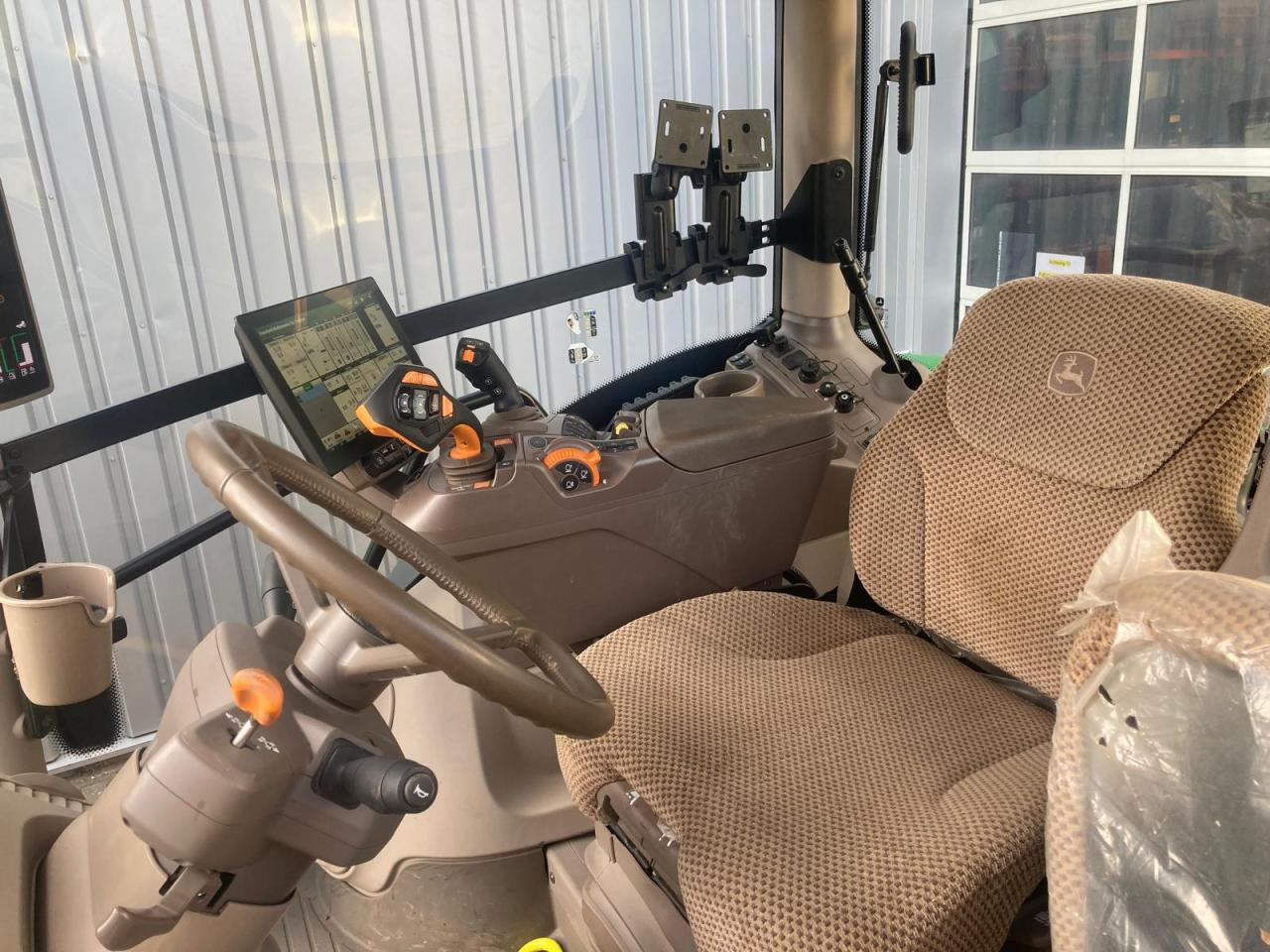 John Deere 6R 155 - Tracteur agricole: photos 5 John Deere 6R 155 - Tracteur agricole: photos 5