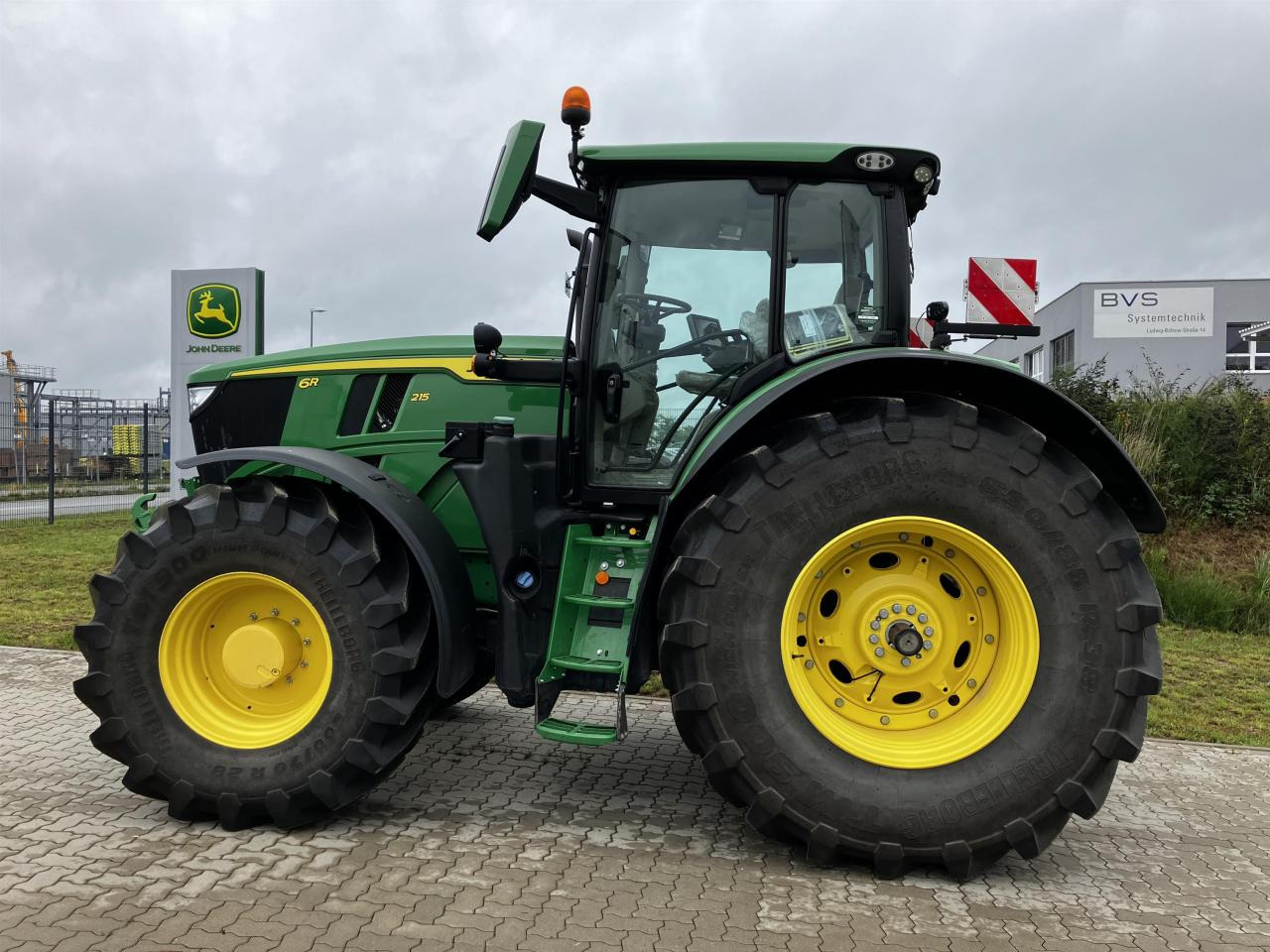 John Deere 6R 215 - Tracteur agricole: photos 1 John Deere 6R 215 - Tracteur agricole: photos 1