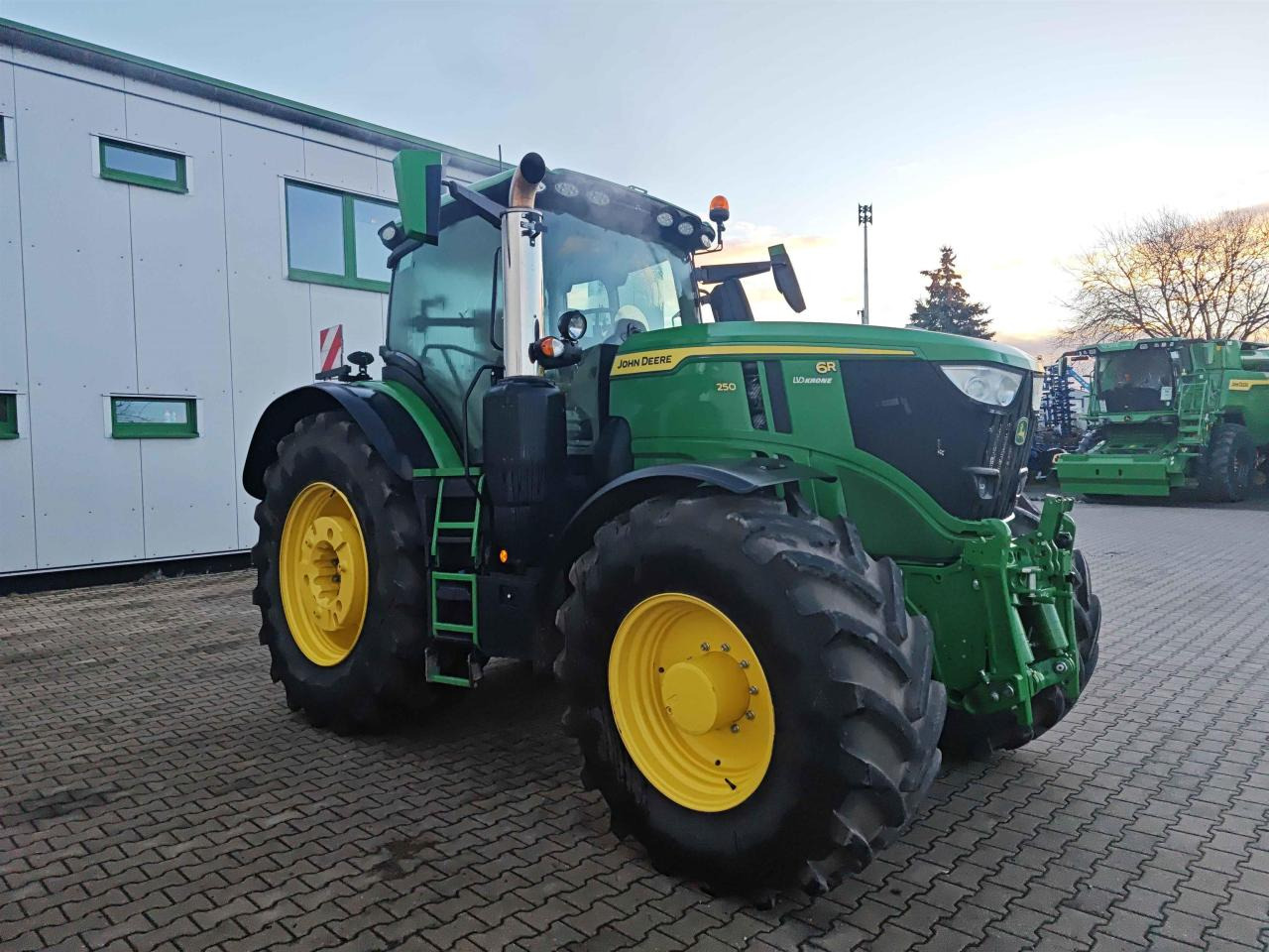John Deere 6R 250 - Tracteur agricole: photos 1 John Deere 6R 250 - Tracteur agricole: photos 1