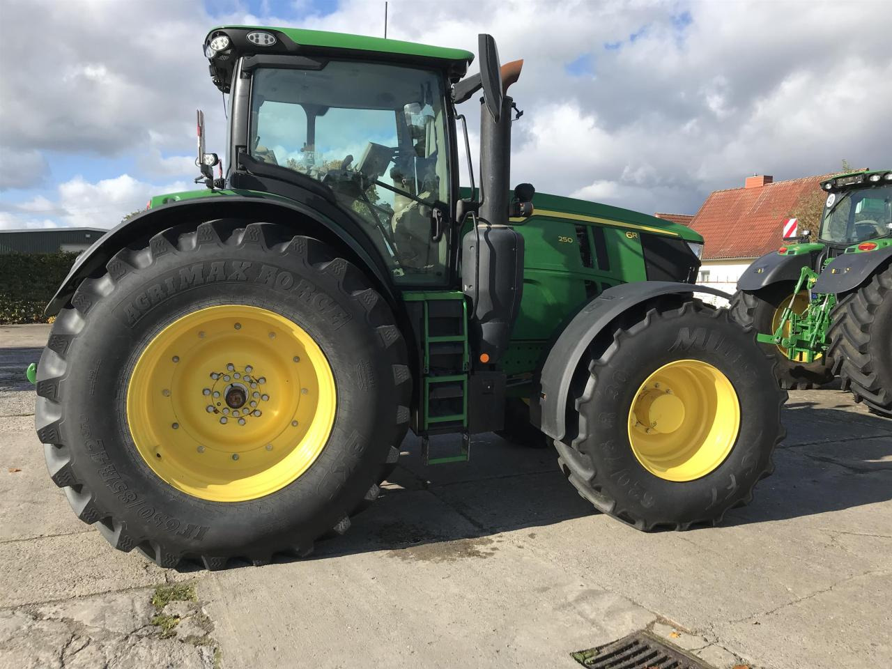 John Deere 6R 250 - Tracteur agricole: photos 2 John Deere 6R 250 - Tracteur agricole: photos 2