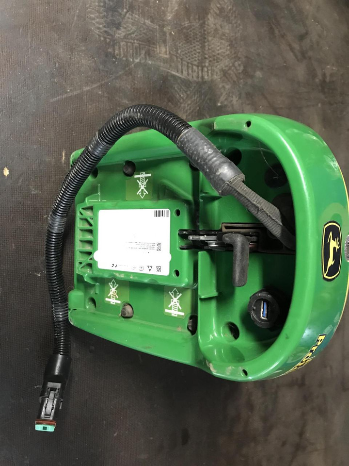 John Deere SF6000 - Système de navigation pour Machine agricole: photos 5 John Deere SF6000 - Système de navigation pour Machine agricole: photos 5